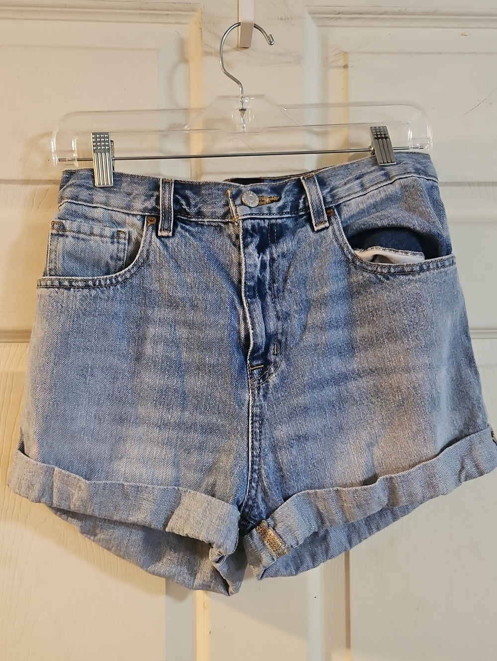 BDG URBAN OUTFITTERS HIGH RISE MOM SHORT: GREAT CONDITION: SIZE 28